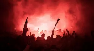 Дъното! Бой на мач в България, фенове нахлуха на терена (ВИДЕО)