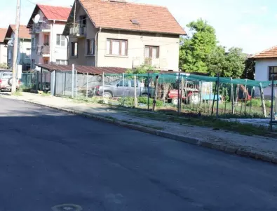 Тази седмица приключва изграждането на тротоара към ул. „Цареви кладенци” и на част от ул. “Цар Симеон” в Самоков
