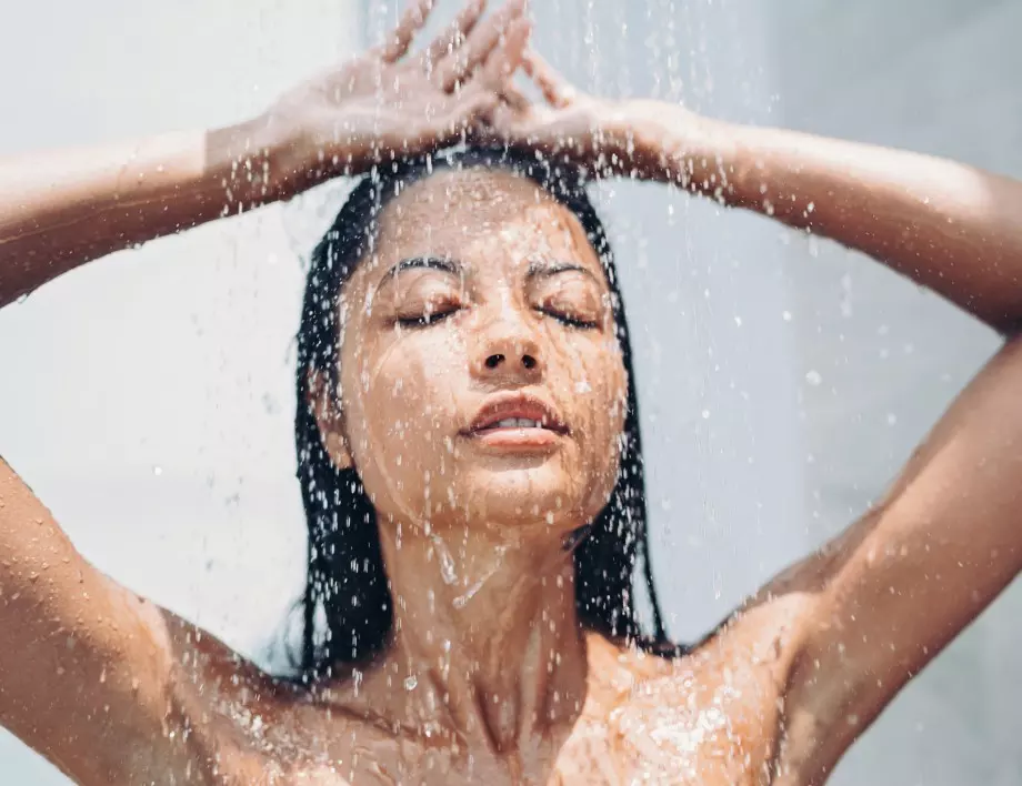 Дерматолог: Правите голяма ГРЕШКА ако миете лицето си под душа