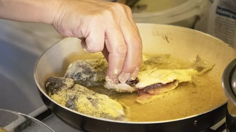 Пържили сте риба? Ето как да отмиришете кухнята