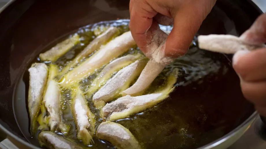 Киснете рибата в това преди пържене и винаги ще е уникално вкусна