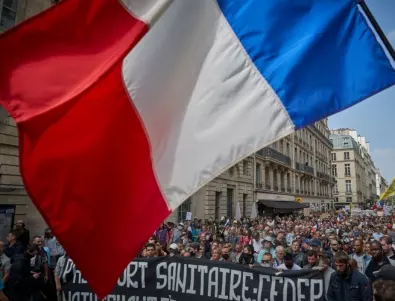 Френски депутати: Ваксинация или социална смърт - изберете сами, но доброволно