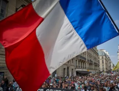 Нови стачки опитват да спрат френската пенсионна реформа