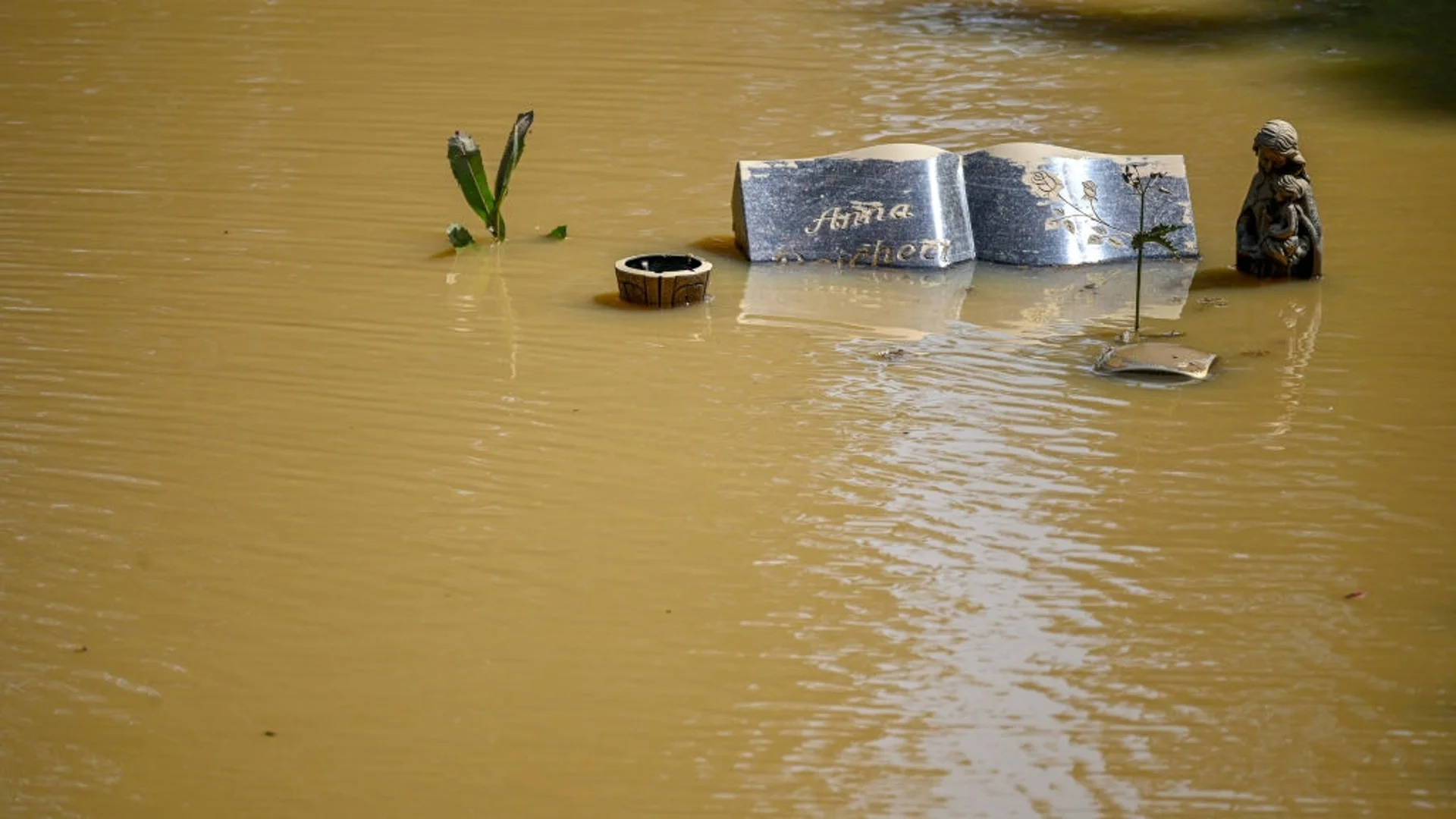 Наводнения във Франция, пътищата са под вода