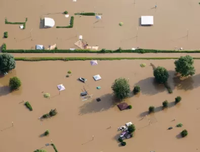 Опасно време: Наводнения в Тексас, предупреждения за евакуация в Калифорния (ВИДЕО)