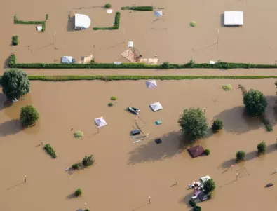 7 изчезнали след наводнения в Южна Франция (ВИДЕО)
