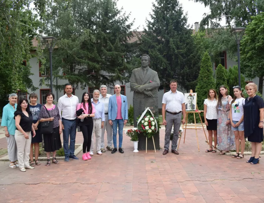 Община Елин Пелин почете 144 години от рождението на едноименния писател