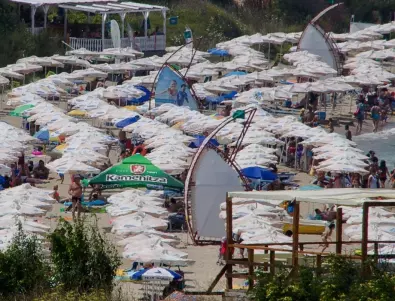 Българи напълниха родните курорти по Черноморието, чадърите по плажа не стигат