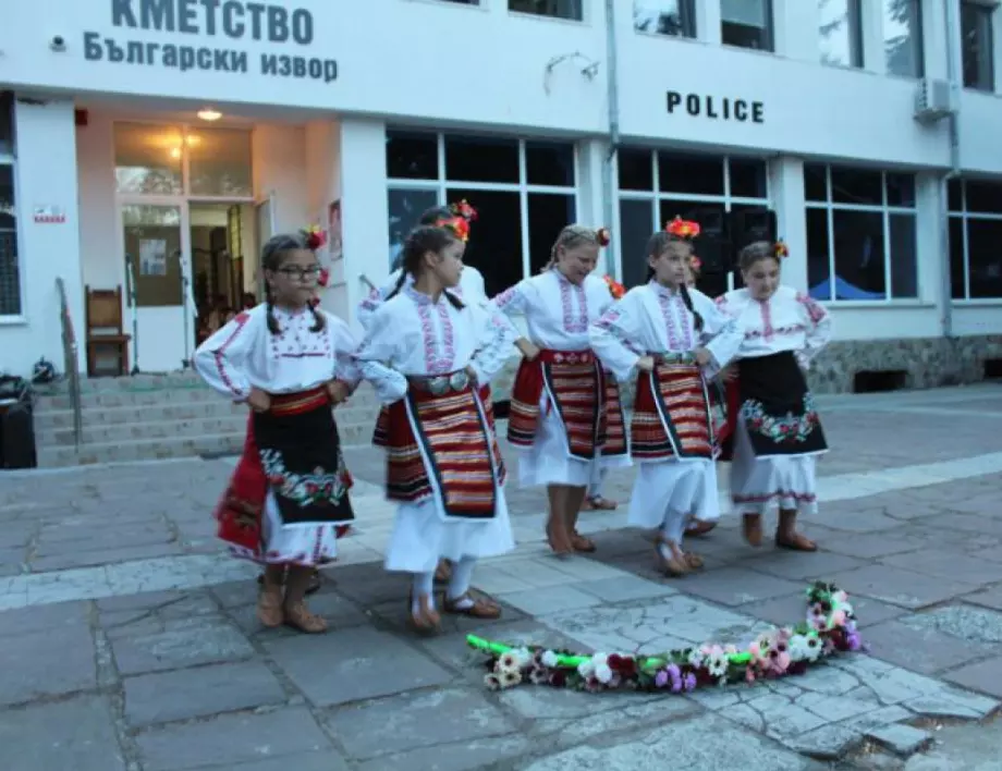 Валя Балканска изнесе концерт в Български извор по случай традиционния събор на селото