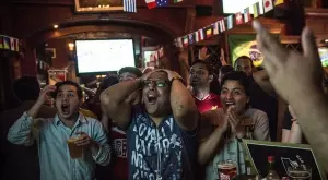 Дръзко: Прозрачни екипи с акцент върху мъжкото достойнство изумиха света (СНИМКИ)