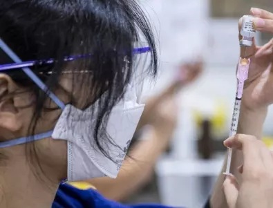 В Камбоджа започнаха да ваксинират и тийнейджърите 