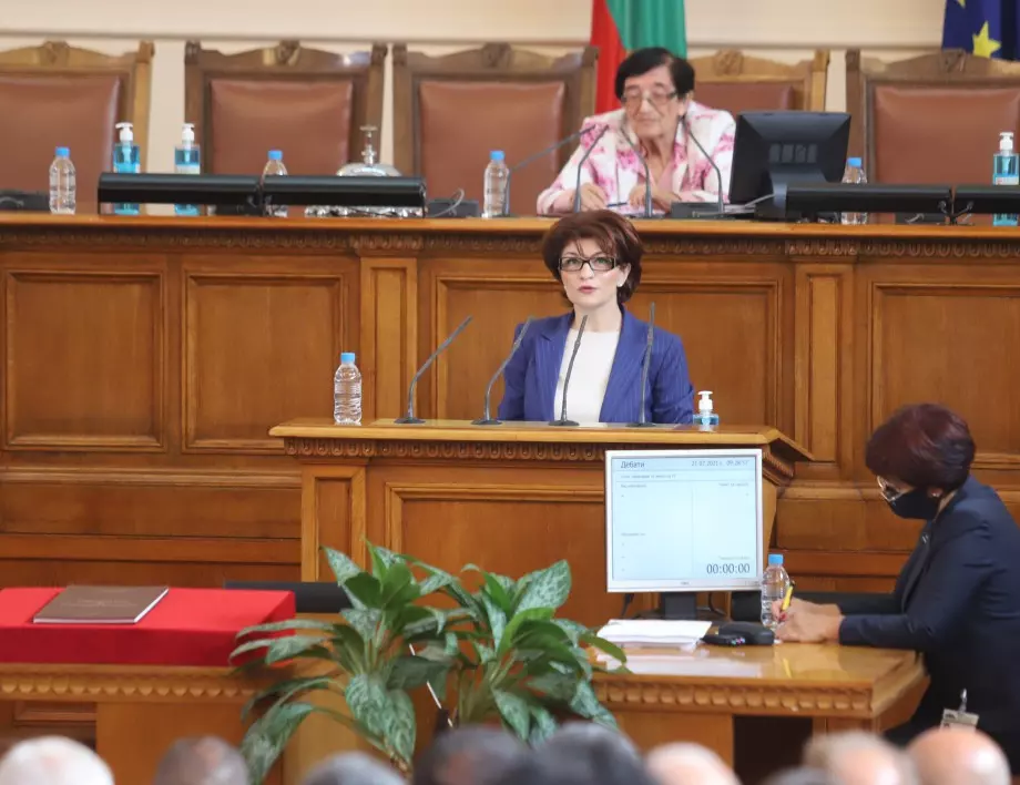 Десислава Атанасова: Заради служебното правителство не може да се конструира стабилно управление