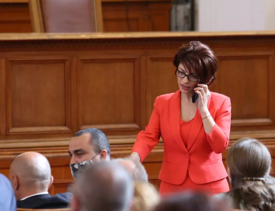Десислава Атанасова: Поредното дъно достигнаха новите варвари в 46-ото Народно събрание