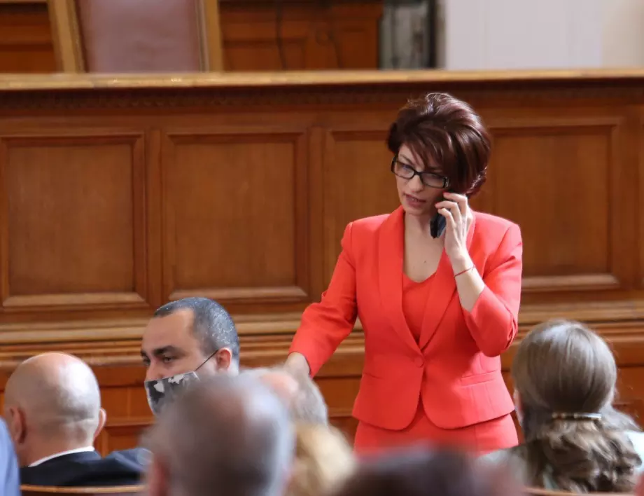 Десислава Атанасова: На ръба сме на конституционна криза