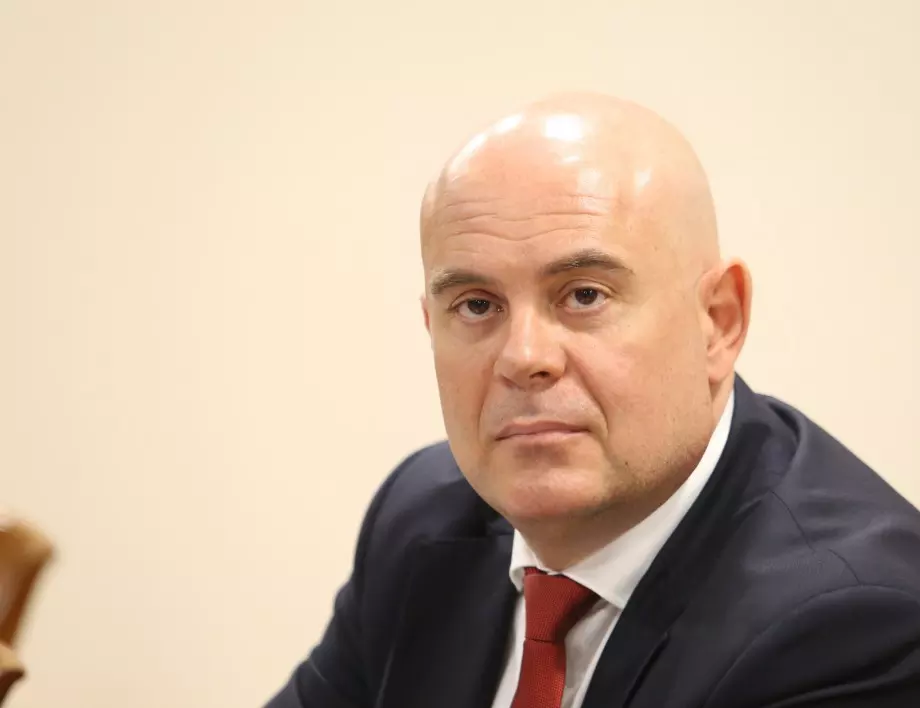Може ли правосъдният министър да иска оставката на Иван Гешев?