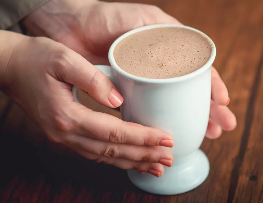 Защо хората над 50 редовно трябва да пият какао