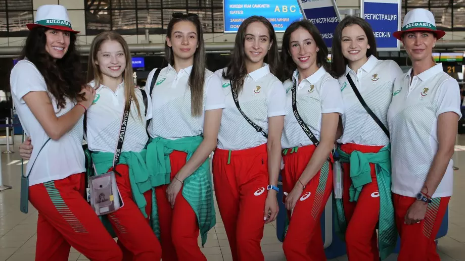 Невероятно: Японски фенове организираха незабравимо посрещане на българските грации (ВИДЕО)