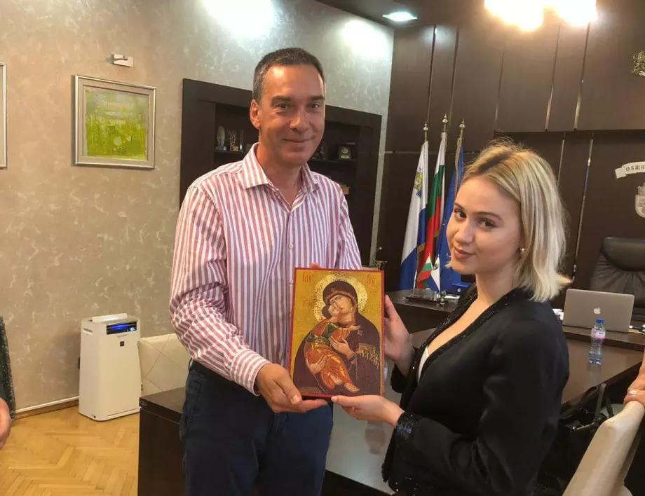 Кметът на Бургас се срещна с Мария Бакалова, прави я почетен гражданин