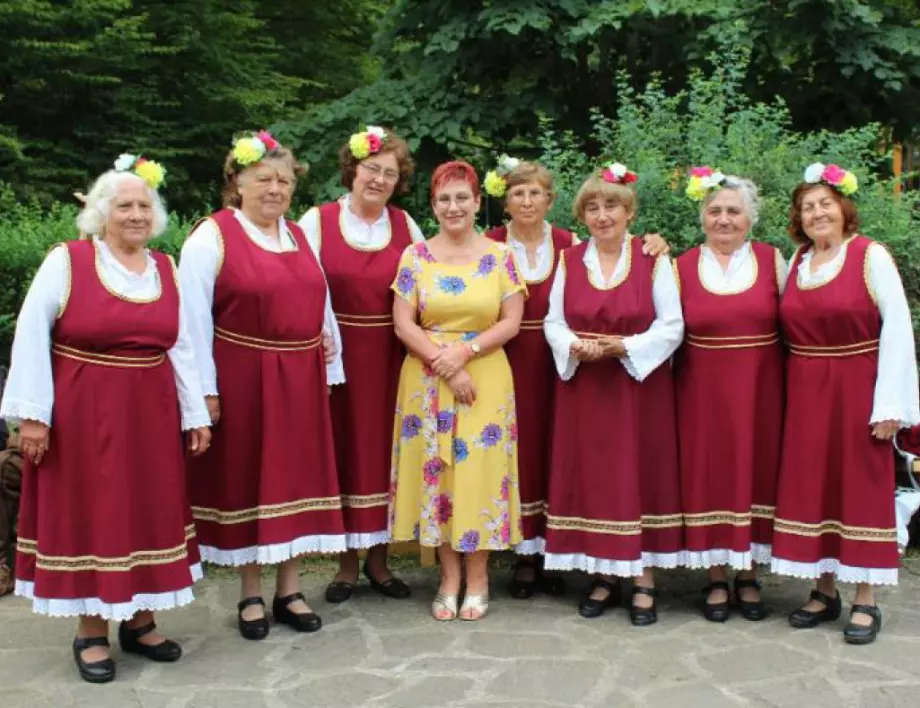 Празникът на народния обичай и автентичната носия за 13-та година събра пазителите на българския бит и фолклор