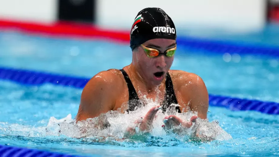 Диана Петкова остана на косъм от финал на Световното първенство по плуване