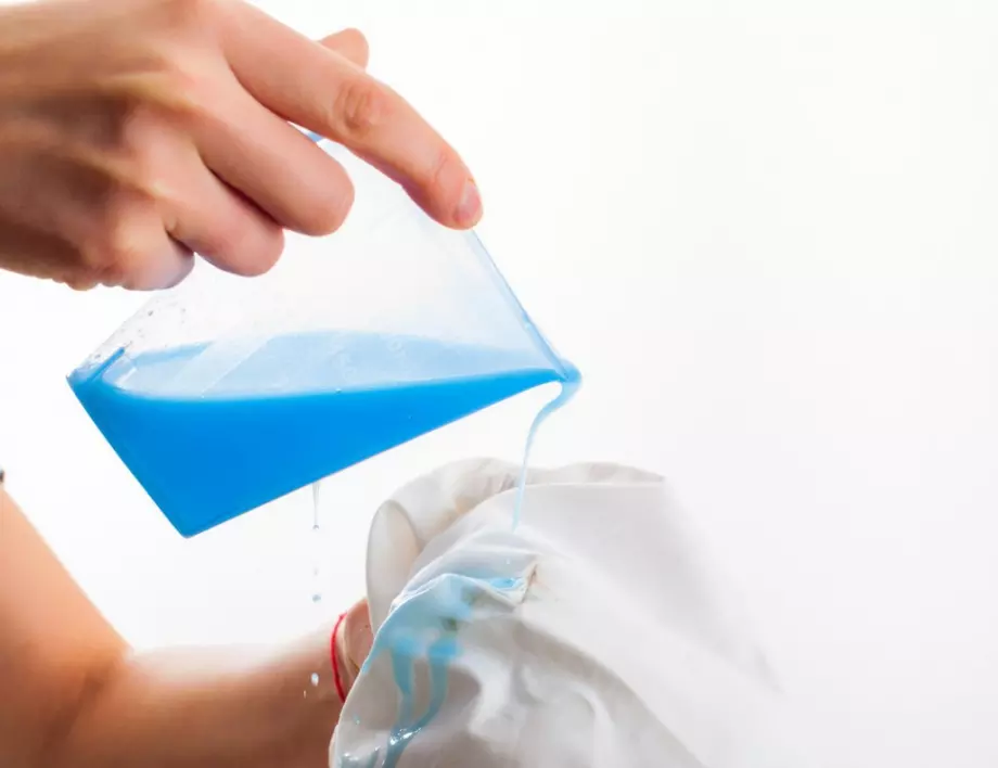 Нямате пералня наоколо? Ето как да си изперете дрехите