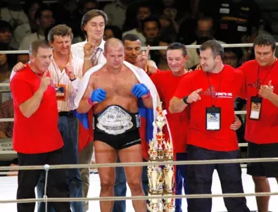 Американски шампион пенсионира руска ММА легенда с брутален бой (ВИДЕО)