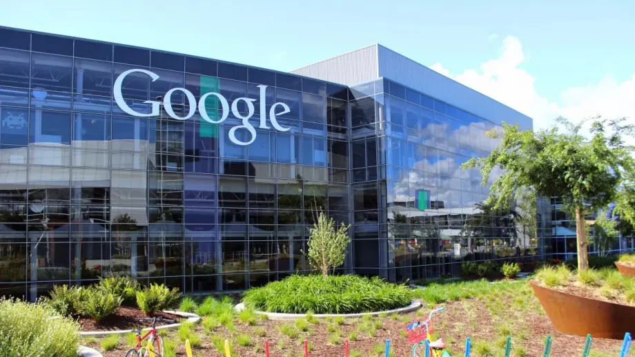 Google спира да свързва реклами с дезинформация за изменението на климата 