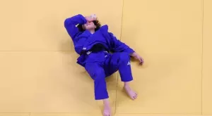 Крайни мерки: Джудистка си обръсна главата, за да мине кантара в Токио 2020