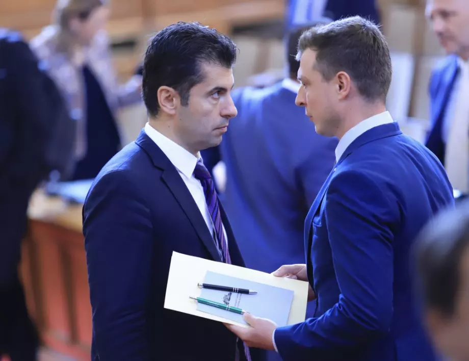 Експертна позиция: Решенията на Кирил Петков като министър може и да станат невалидни