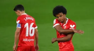 Жул Кунде няма да премине в Челси