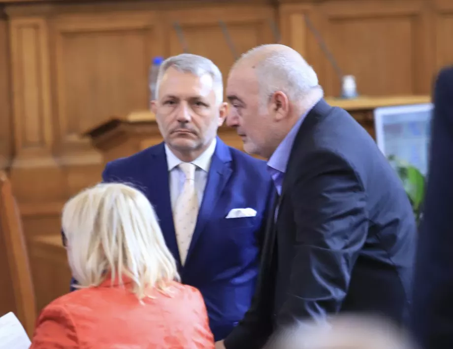  Хаджигенов: Връчването на мандата беше нелегитимно