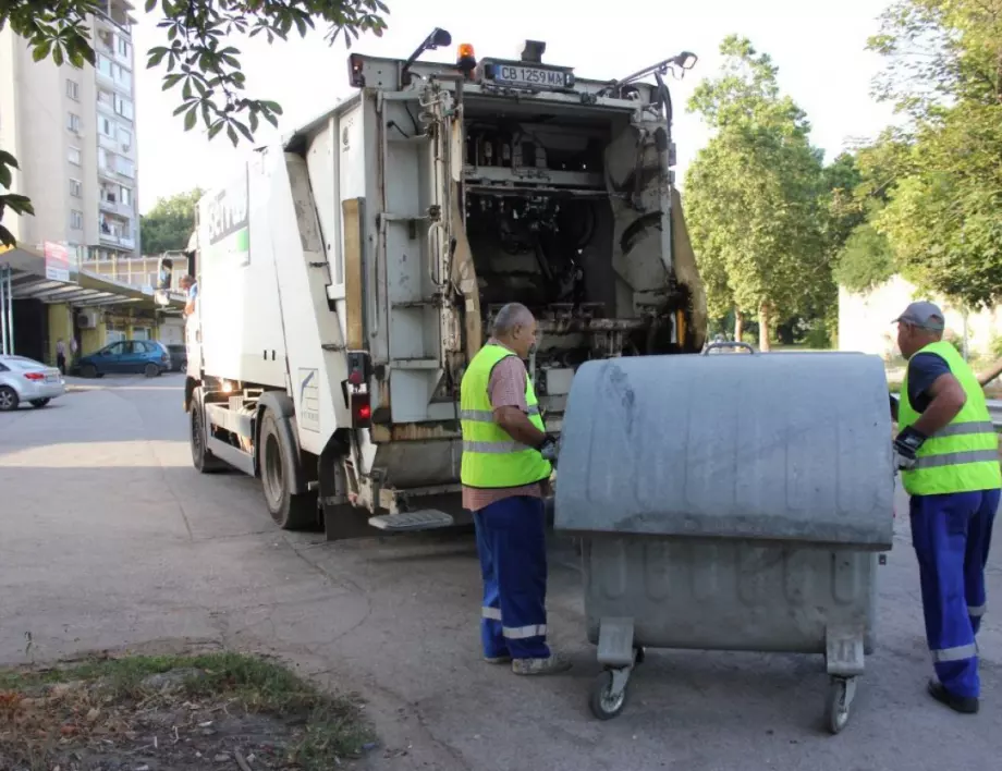 Започна дезинфекция на съдовете за битови отпадъци в Плевен