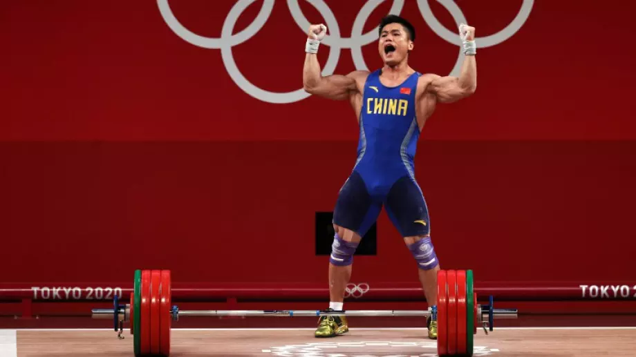 Китаец взе златото в щангите до 81кг, поставяйки 3 олимпийски рекорда