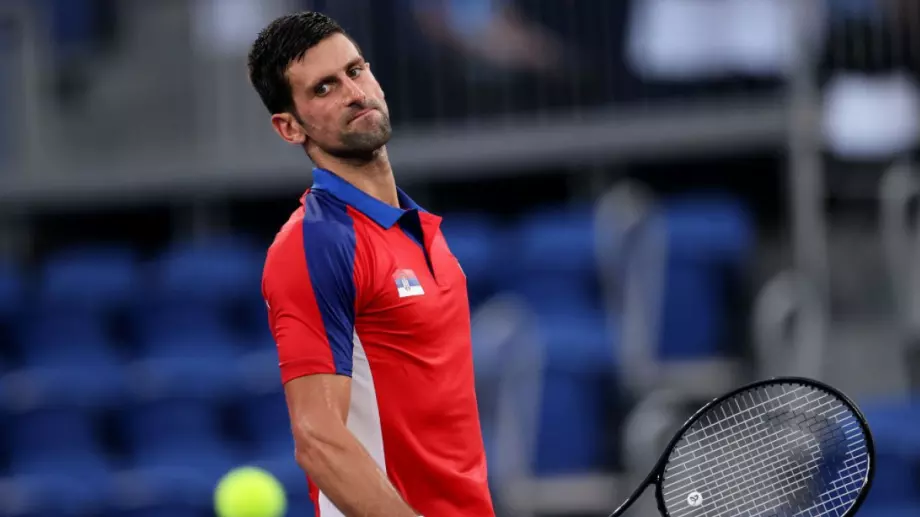 Хванаха Новак Джокович в "невинна" лъжа, наказвана със затвор, Australian Open се отдалечава