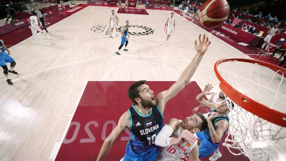 Словения победи Испания и избегна САЩ в баскетбола на Олимпийските игри