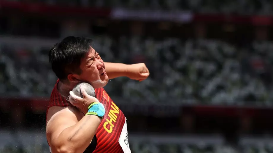 Китайка триумфира в тласкането на гюле на Олимпийските игри