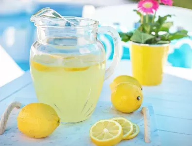 5 освежаващи летни лимонади от горски плодове и билки от градината