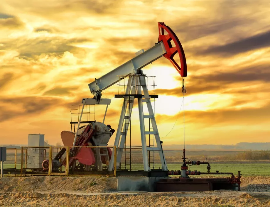 Блумбърг: Глобалната газова криза се прехвърля и на нефтените пазари
