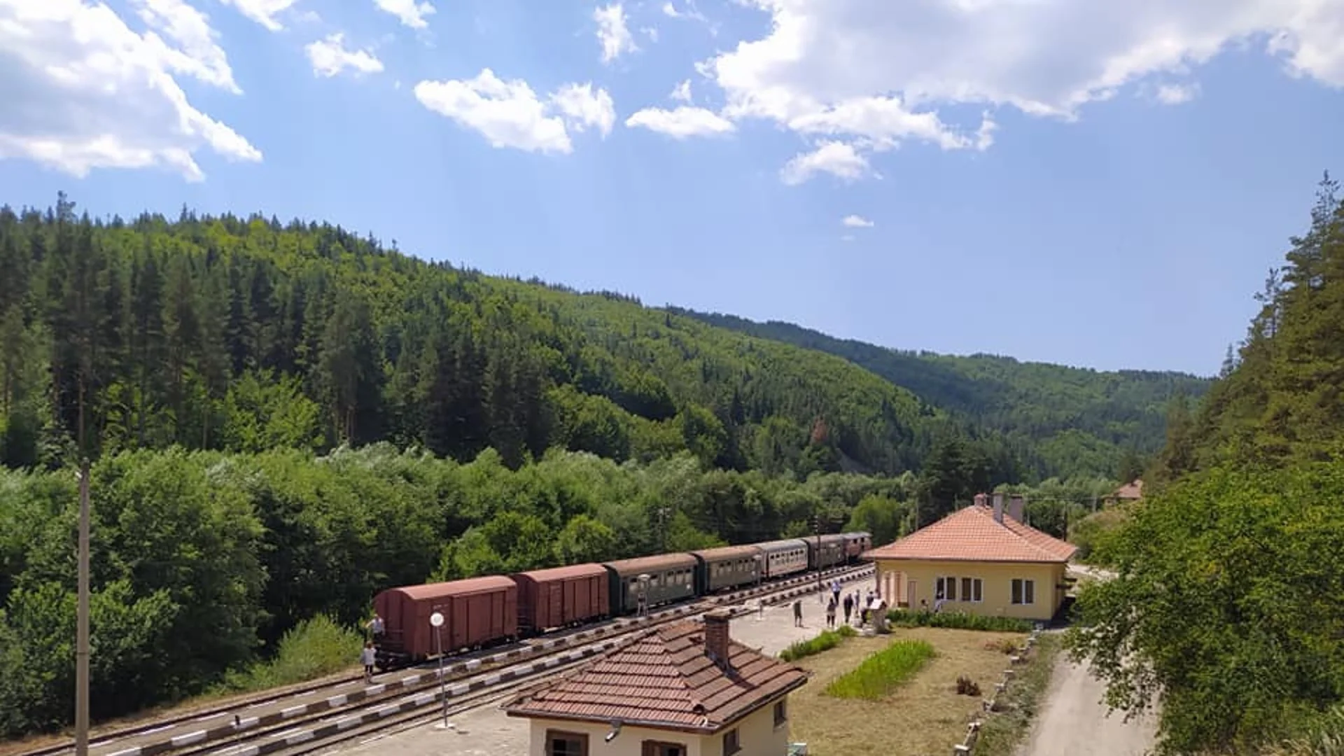 Къде се намира най-високата гара на Балканите