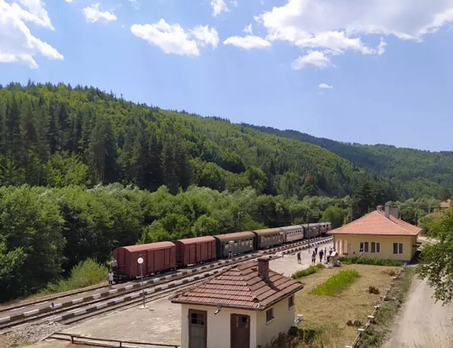 Къде се намира най-високата гара на Балканите