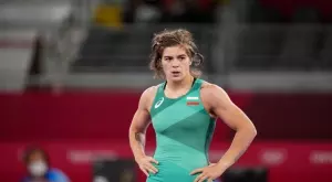 {{ otherArticle[0].article.title }}