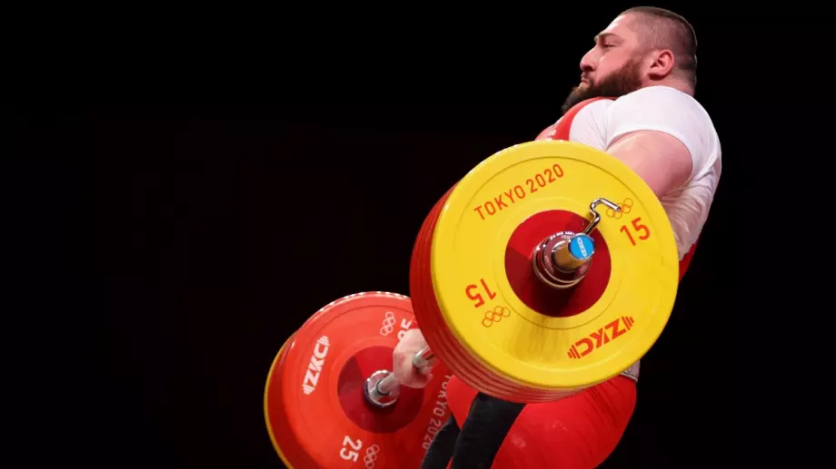 Грузинец стана олимпийски шампион с умопомрачителен рекорд във вдигането на тежести 