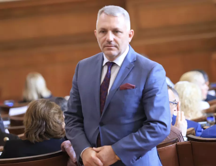 Единодушни ли са били депутатите за "прецедента" Пламен Николов - "почти" според Николай Хаджигенов