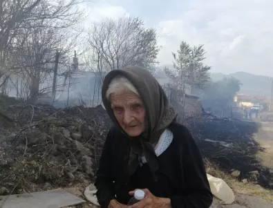 Дежурни екипи следят тлеещите огнища в района на пожарите в Старосел и Кръстевич