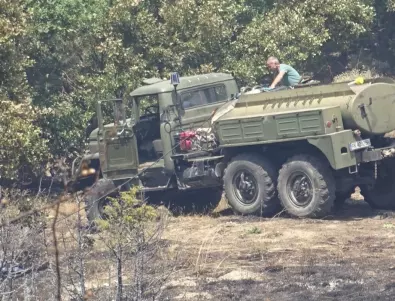 Военни помагат в гасенето на пожара край хисарското село Михалци