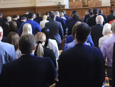 Депутатите почетоха с минута мълчание жертвите на Холокоста