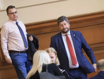 Михаил Кръстев пита: Скри ли се Христо Иванов от дебата с  Иван Гешев в парламента? 