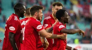 {{ otherArticle[0].article.title }}