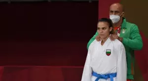 {{ otherArticle[0].article.title }}