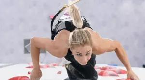 {{ otherArticle[0].article.title }}